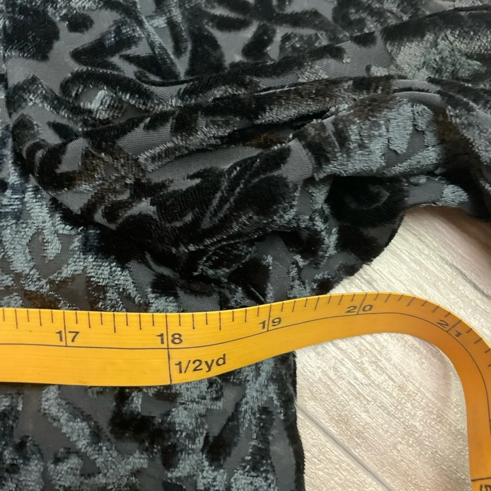 Black Burnout Velvet Cropped Jacket